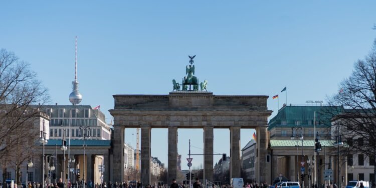 Internationaler Umzug nach Berlin: Visa, Steuern und Integration