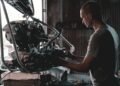 Motorradpflege für Einsteiger: Was Sie selbst erledigen können und wann die Fachwerkstatt ran muss